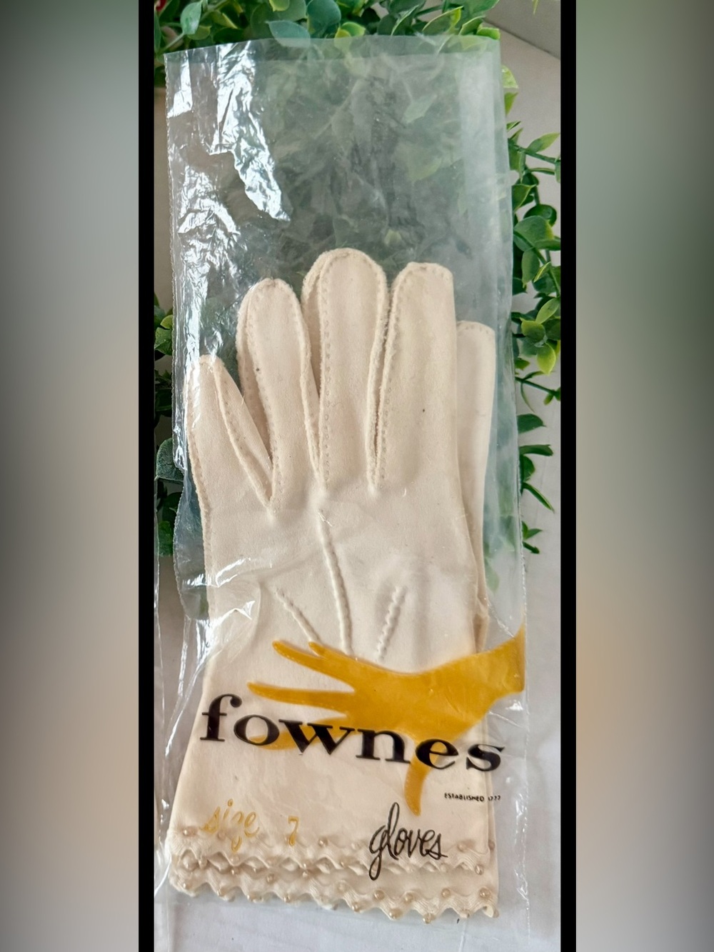 Fownes Cream Gloves